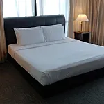 Radisson Apartment At Times Square Kl